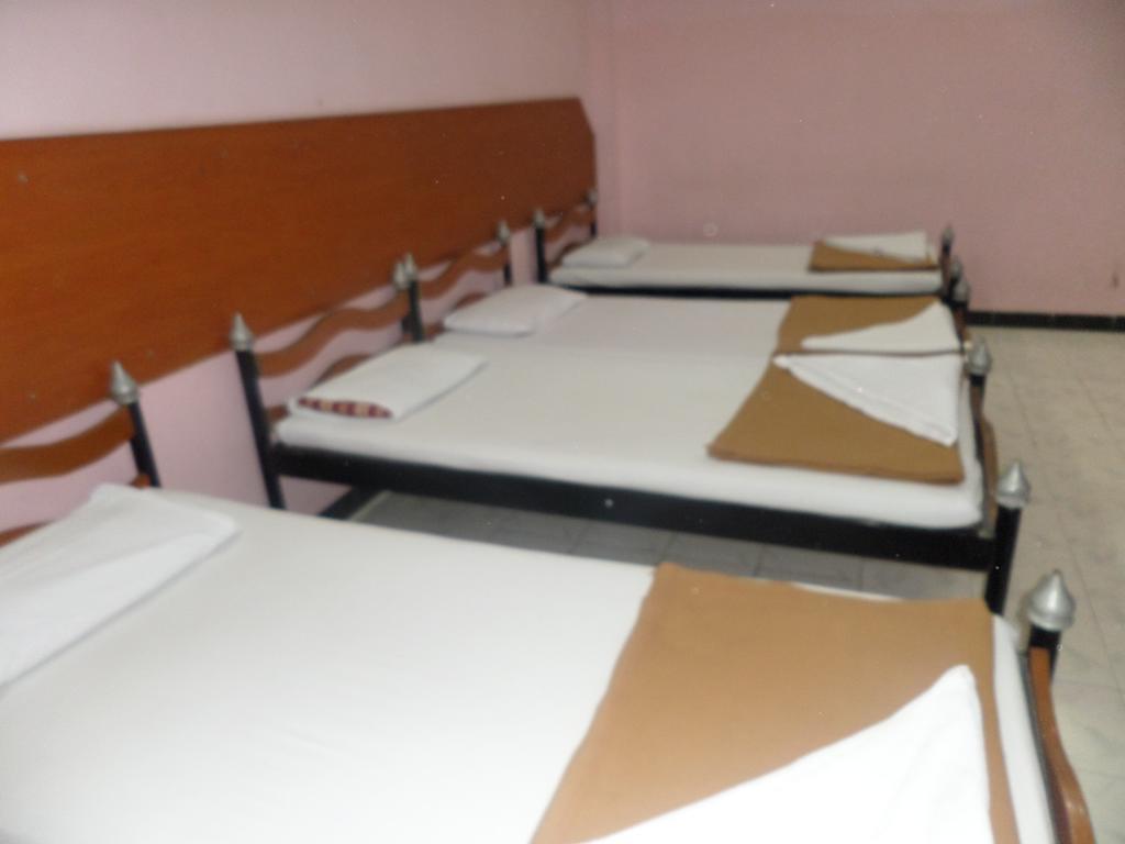 Chalukya Deluxe Hotel Colhapur Exterior foto