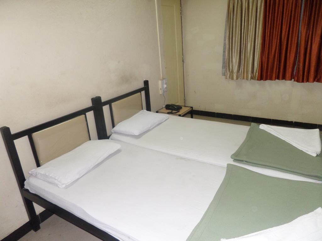 Chalukya Deluxe Hotel Colhapur Exterior foto