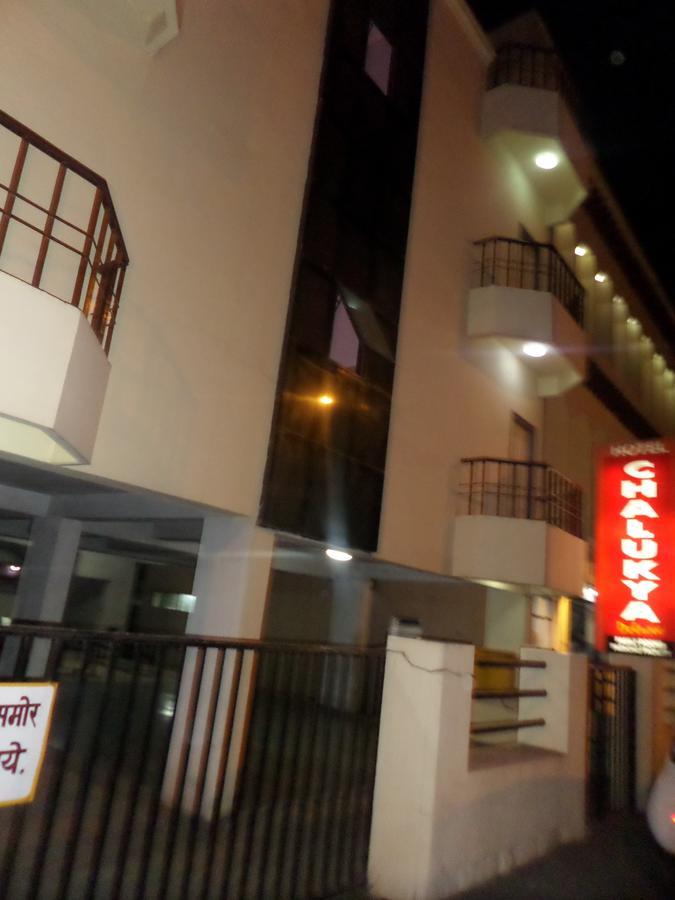 Chalukya Deluxe Hotel Colhapur Exterior foto